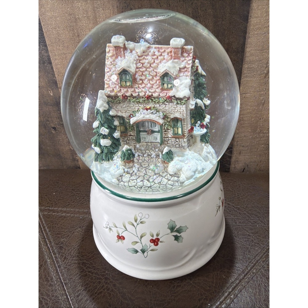 Pfaltzgraff Winterberry Christmas Musical Snow Globe Deck the Halls Box Vintage